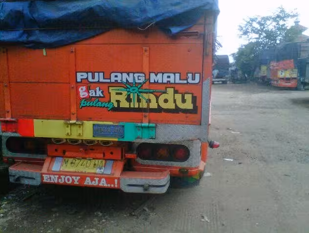 pulang malu gak pulang rindu