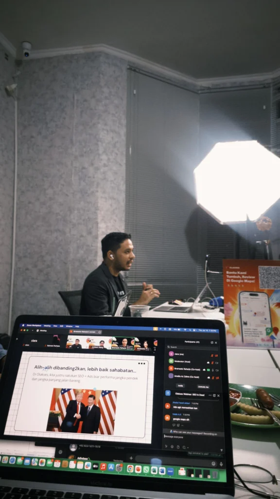Pembicara webinar Olakses SEO is Dead oleh Mas Bram